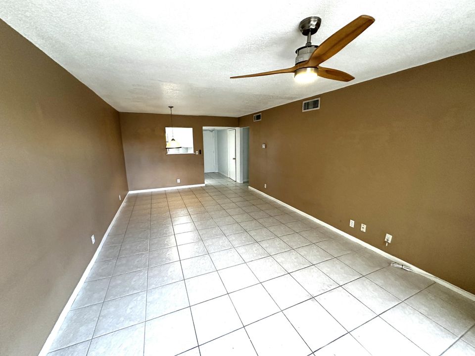 For Rent: $2,250 (2 beds, 2 baths, 960 Square Feet)