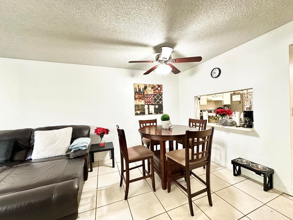 For Rent: $2,050 (2 beds, 2 baths, 950 Square Feet)