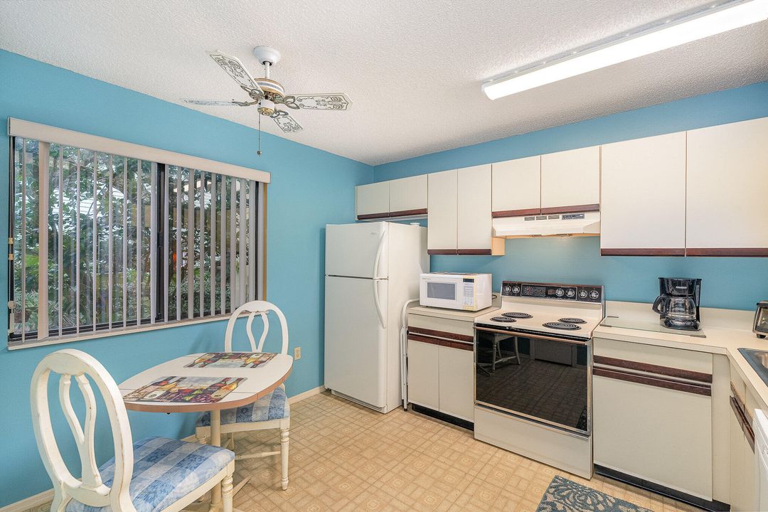 For Sale: $227,000 (2 beds, 2 baths, 1060 Square Feet)