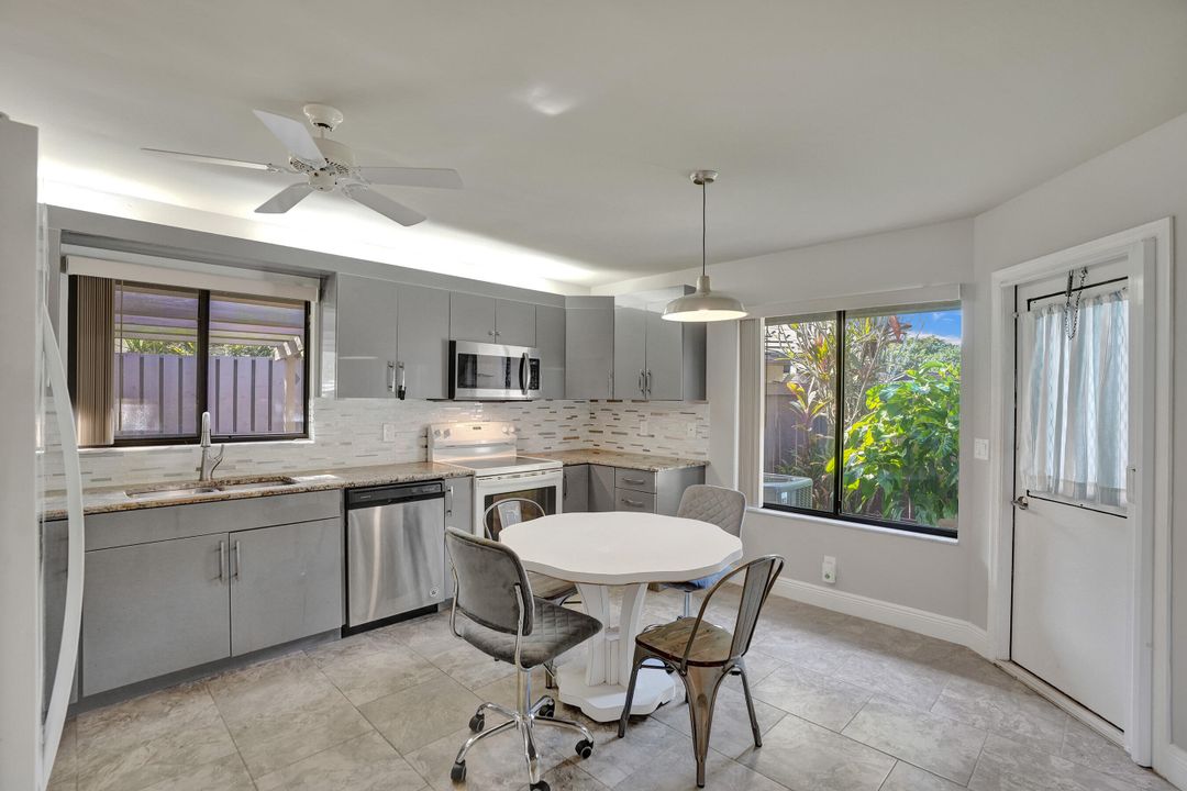 For Sale: $355,000 (2 beds, 2 baths, 1642 Square Feet)