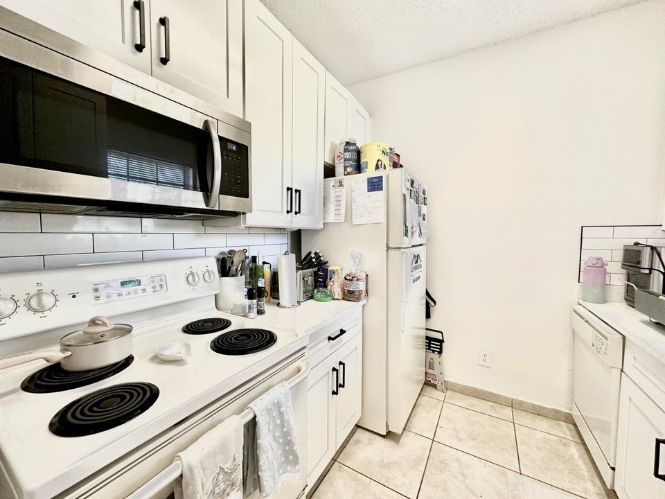 For Rent: $1,750 (1 beds, 1 baths, 670 Square Feet)