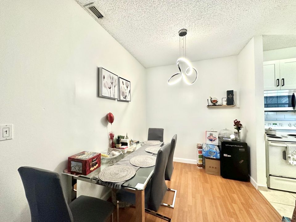 For Rent: $1,750 (1 beds, 1 baths, 670 Square Feet)