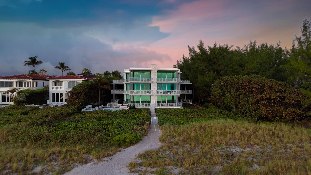 For Sale: $7,250,000 (3 beds, 3 baths, 3159 Square Feet)