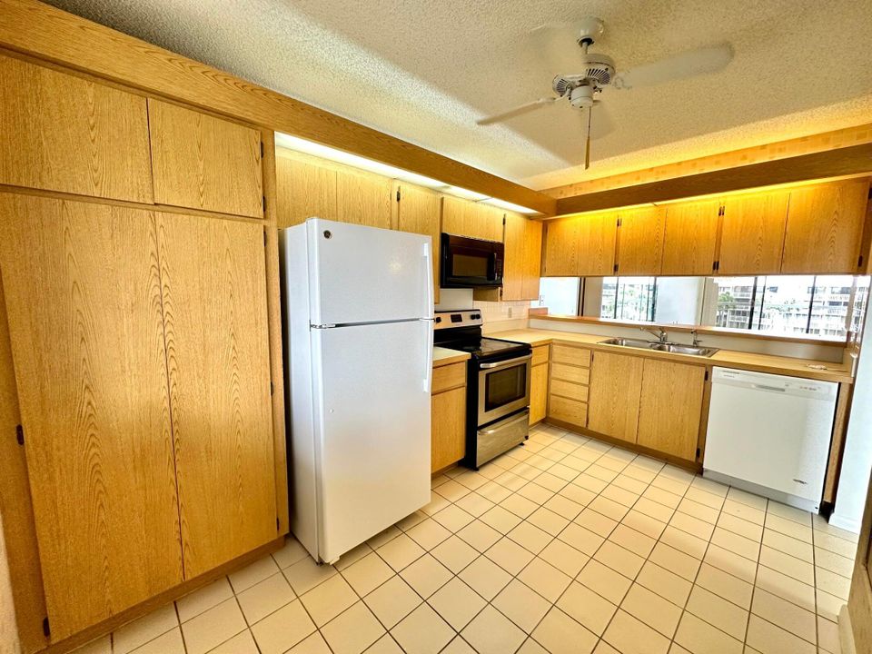 For Rent: $1,900 (2 beds, 2 baths, 1442 Square Feet)