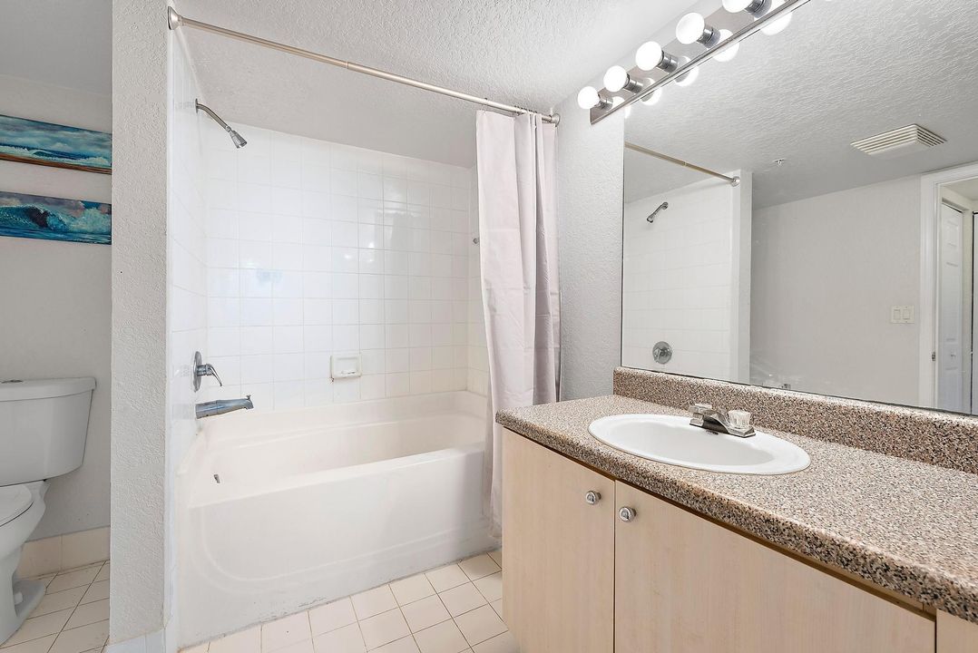 For Sale: $325,000 (2 beds, 1 baths, 995 Square Feet)