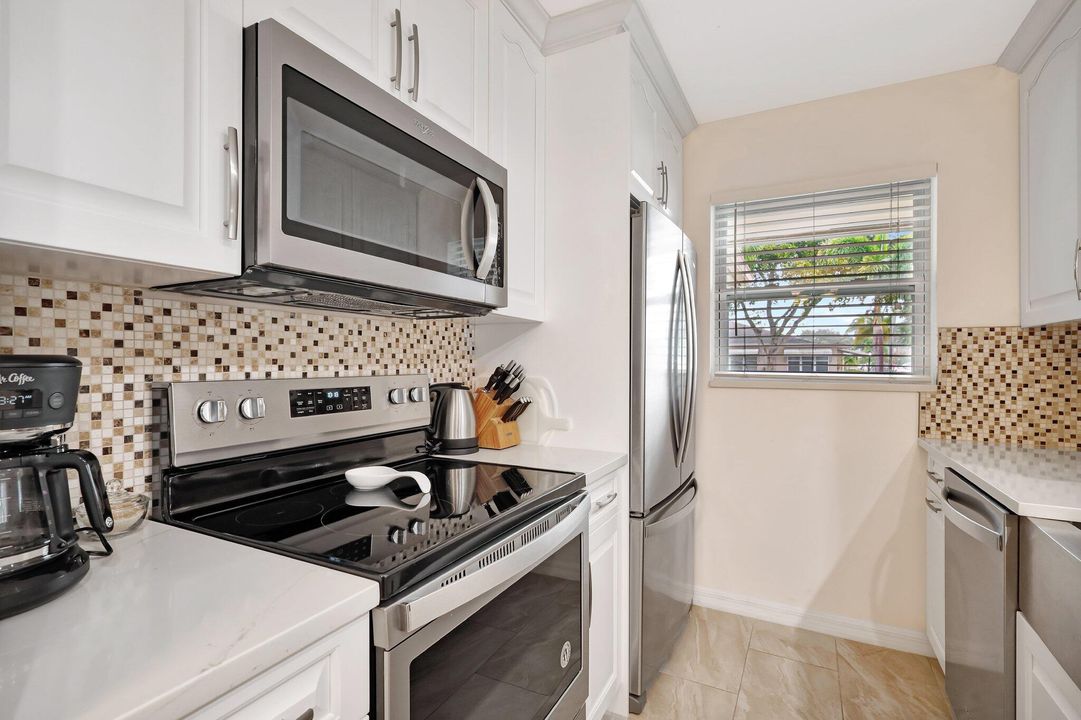 For Sale: $285,000 (2 beds, 2 baths, 1137 Square Feet)