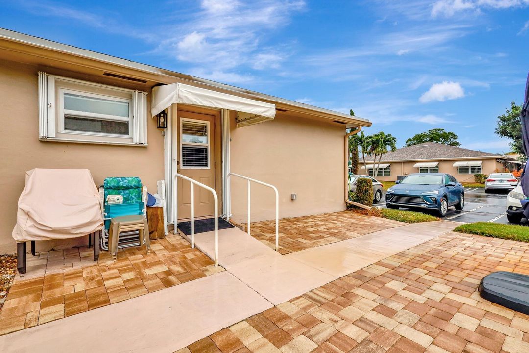 For Sale: $285,000 (2 beds, 2 baths, 1137 Square Feet)