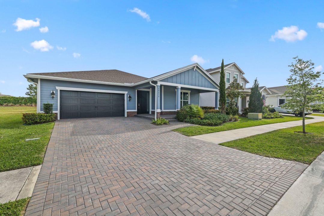 For Sale: $699,000 (4 beds, 2 baths, 2637 Square Feet)