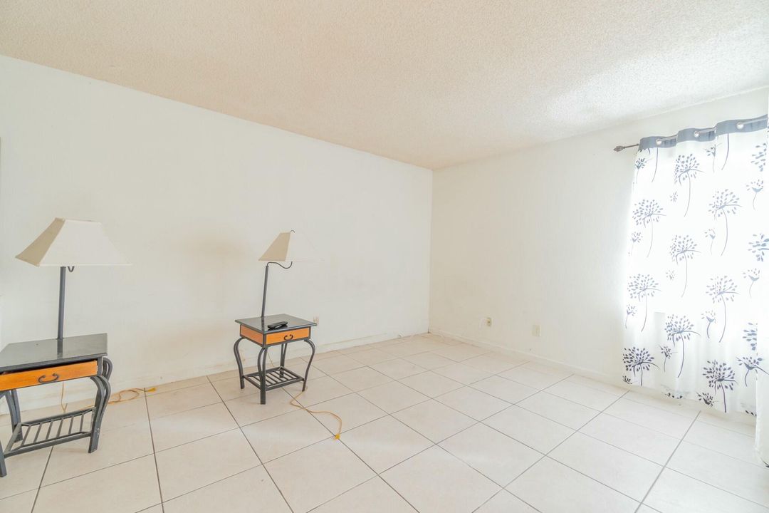 For Sale: $179,900 (2 beds, 1 baths, 908 Square Feet)