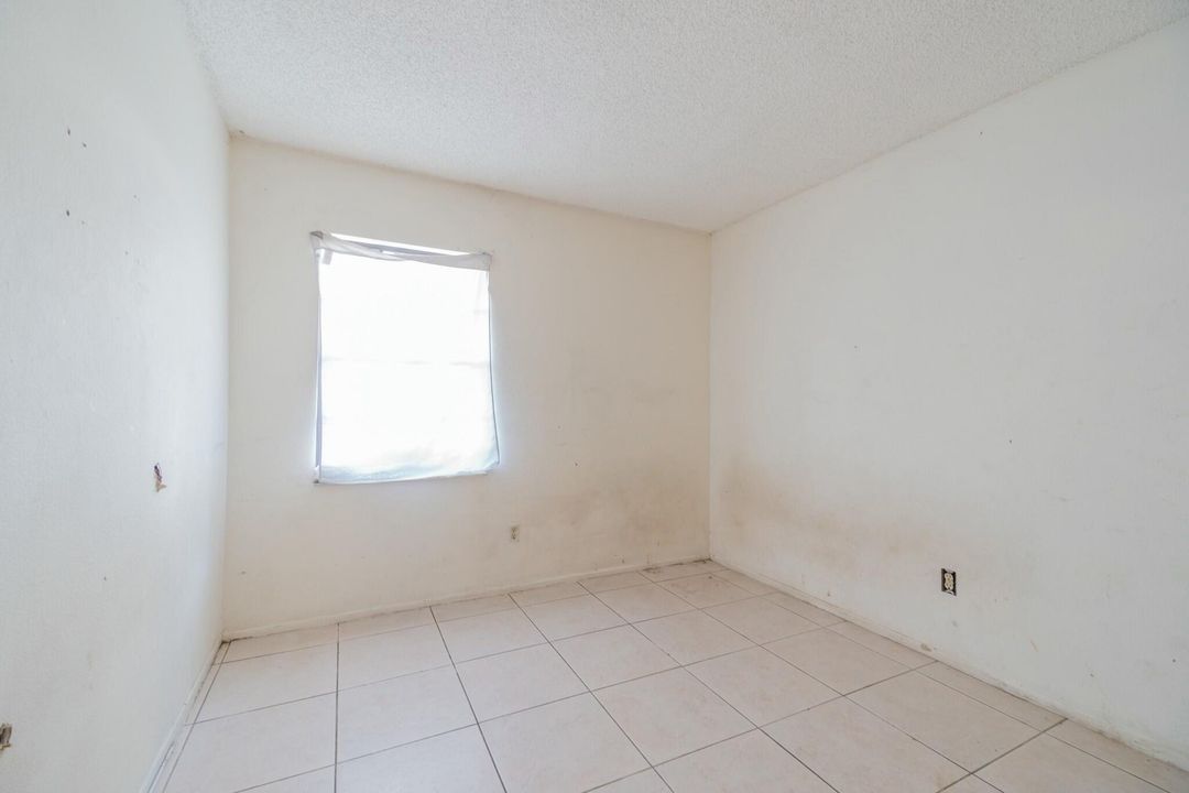 For Sale: $179,900 (2 beds, 1 baths, 908 Square Feet)