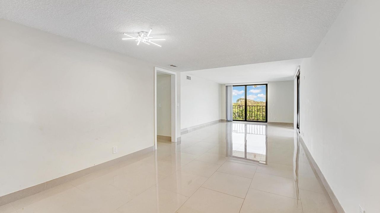 For Sale: $349,000 (2 beds, 2 baths, 1351 Square Feet)