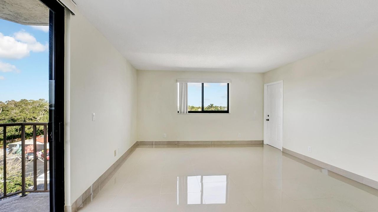 For Sale: $349,000 (2 beds, 2 baths, 1351 Square Feet)