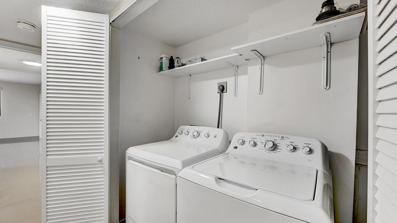 For Sale: $349,000 (2 beds, 2 baths, 1351 Square Feet)