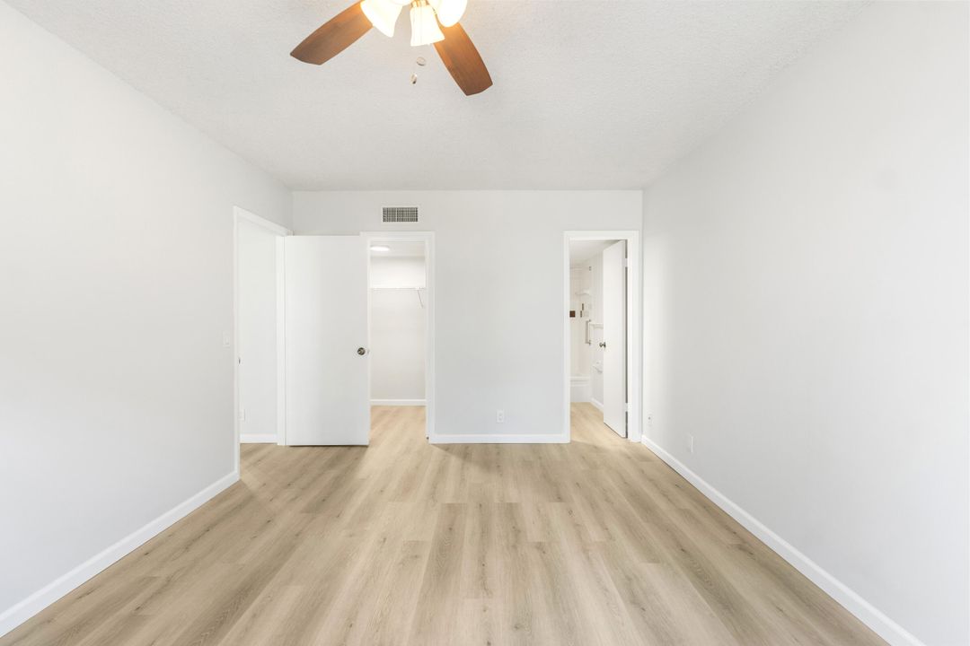 For Sale: $289,000 (2 beds, 2 baths, 1126 Square Feet)