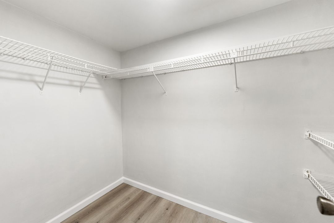 For Sale: $289,000 (2 beds, 2 baths, 1126 Square Feet)