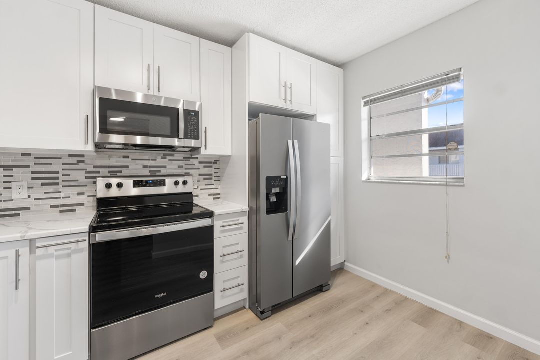 For Sale: $289,000 (2 beds, 2 baths, 1126 Square Feet)