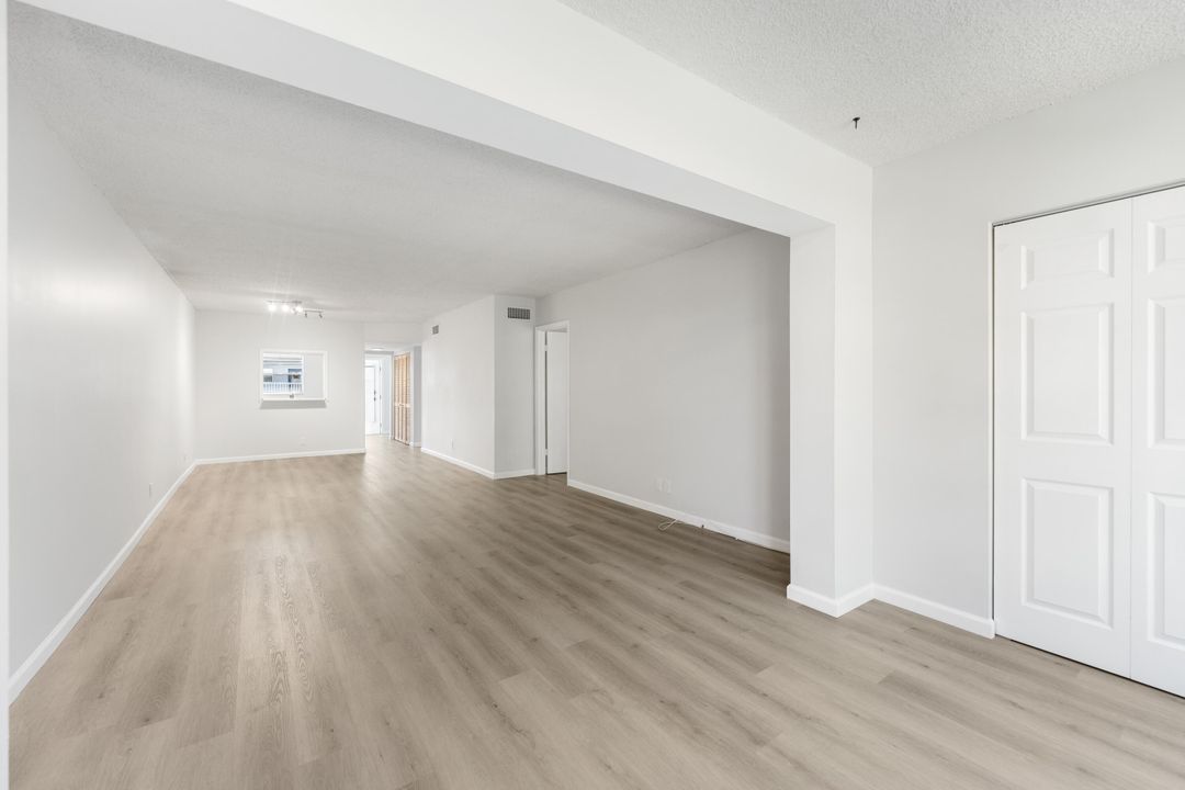 For Sale: $289,000 (2 beds, 2 baths, 1126 Square Feet)