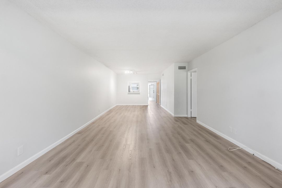 For Sale: $289,000 (2 beds, 2 baths, 1126 Square Feet)