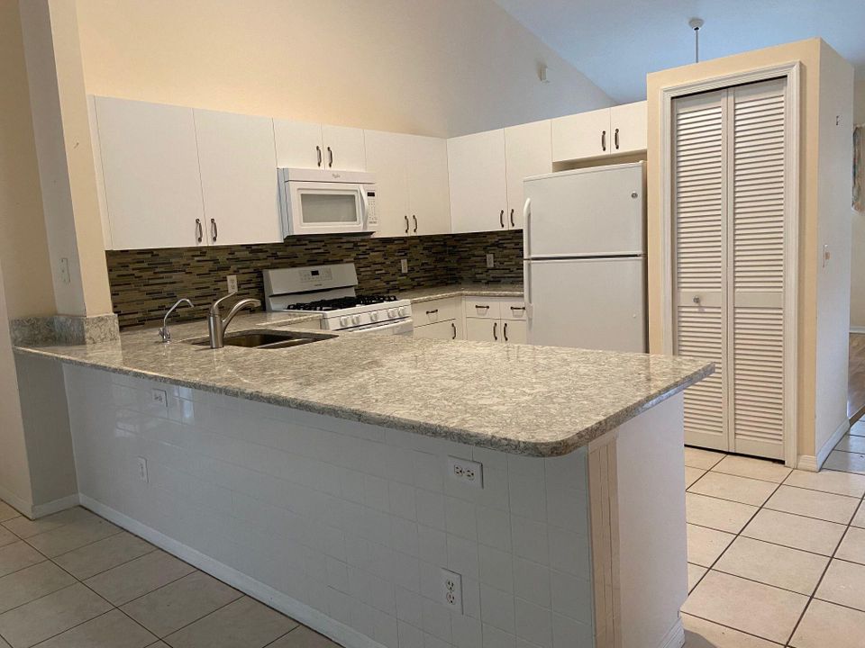 For Sale: $284,500 (2 beds, 2 baths, 1710 Square Feet)