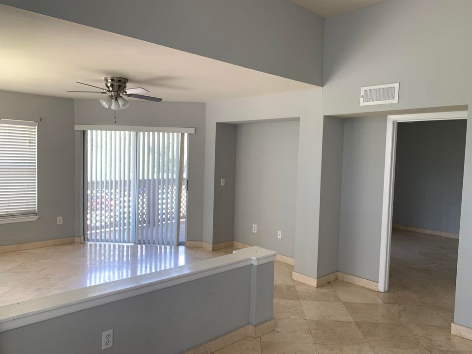 For Sale: $290,000 (2 beds, 2 baths, 980 Square Feet)