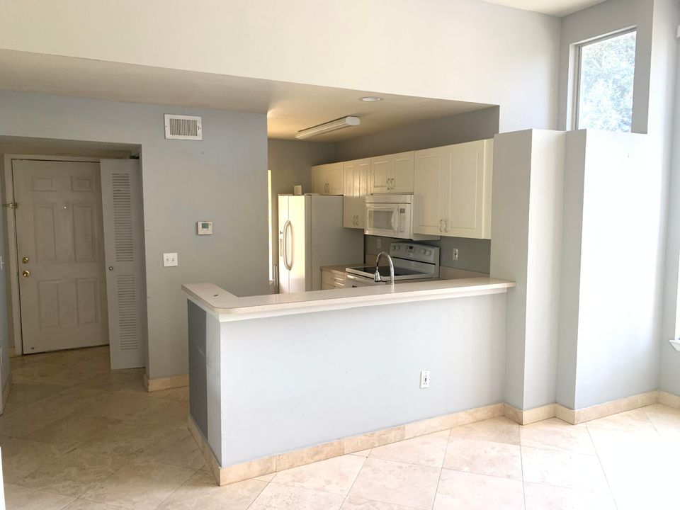 For Sale: $290,000 (2 beds, 2 baths, 980 Square Feet)