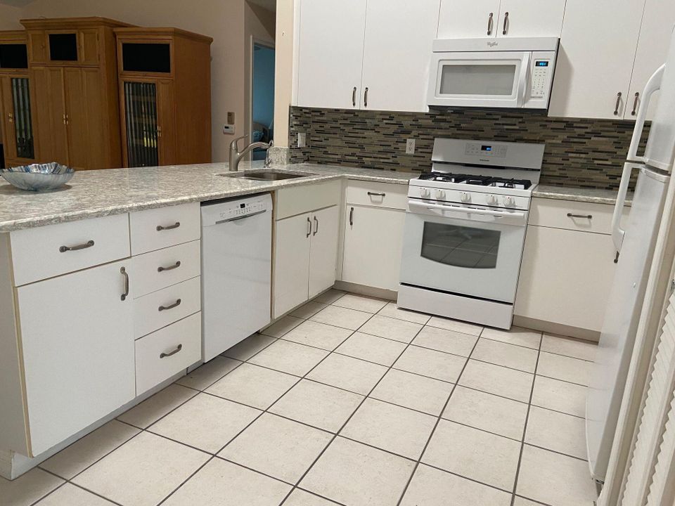 For Sale: $284,500 (2 beds, 2 baths, 1710 Square Feet)