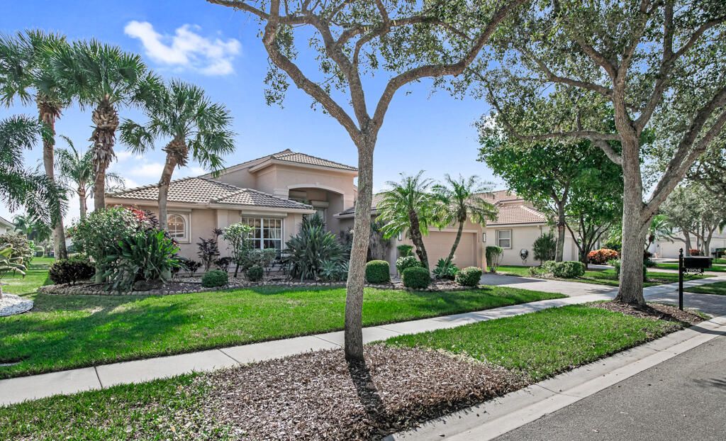 For Sale: $675,000 (3 beds, 2 baths, 2471 Square Feet)