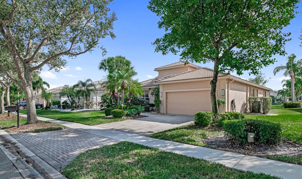 For Sale: $675,000 (3 beds, 2 baths, 2471 Square Feet)