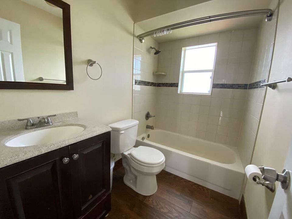 For Rent: $2,970 (2 beds, 1 baths, 744 Square Feet)