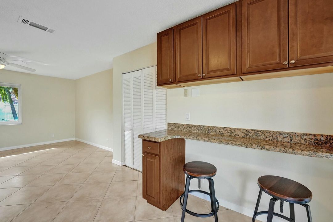 For Rent: $2,970 (2 beds, 1 baths, 744 Square Feet)