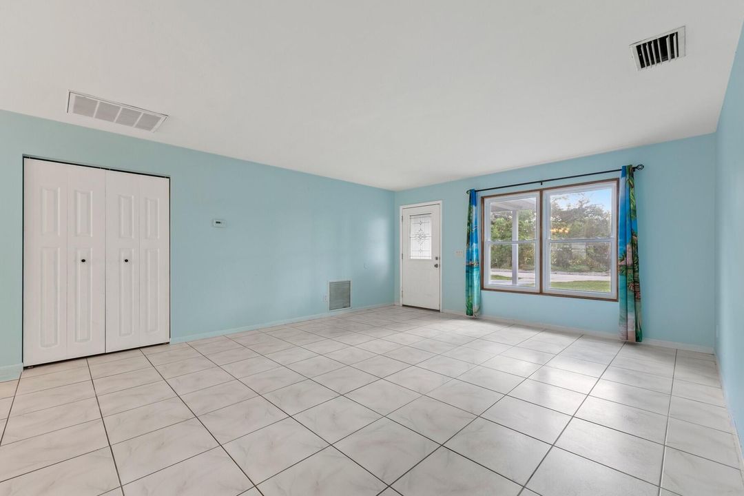 For Sale: $379,000 (3 beds, 2 baths, 1417 Square Feet)