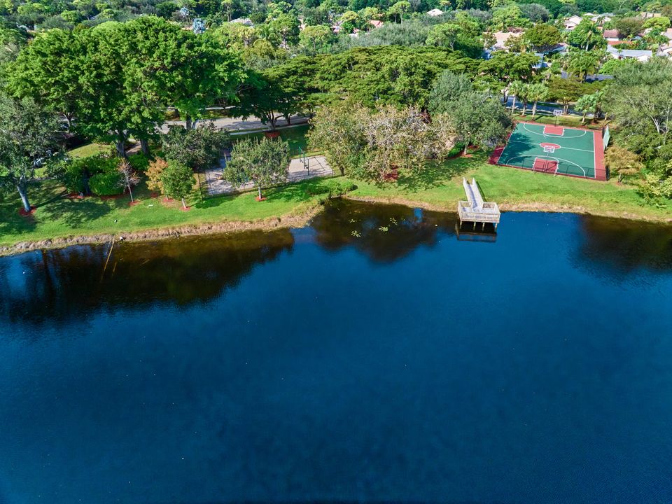 Active With Contract: $999,900 (3 beds, 2 baths, 1885 Square Feet)