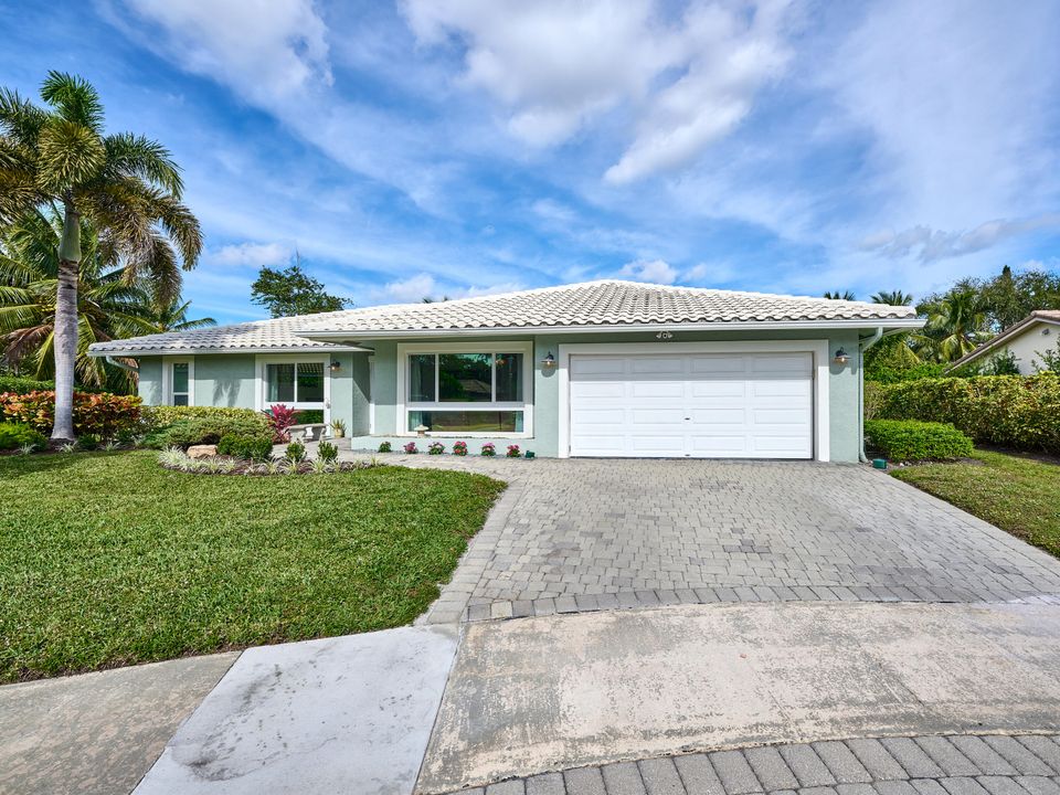 Active With Contract: $999,900 (3 beds, 2 baths, 1885 Square Feet)