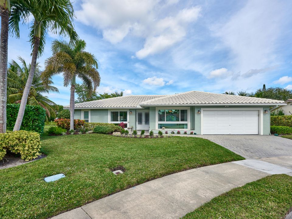 Active With Contract: $999,900 (3 beds, 2 baths, 1885 Square Feet)