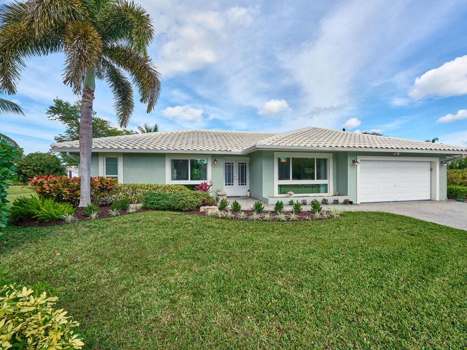 Active With Contract: $999,900 (3 beds, 2 baths, 1885 Square Feet)