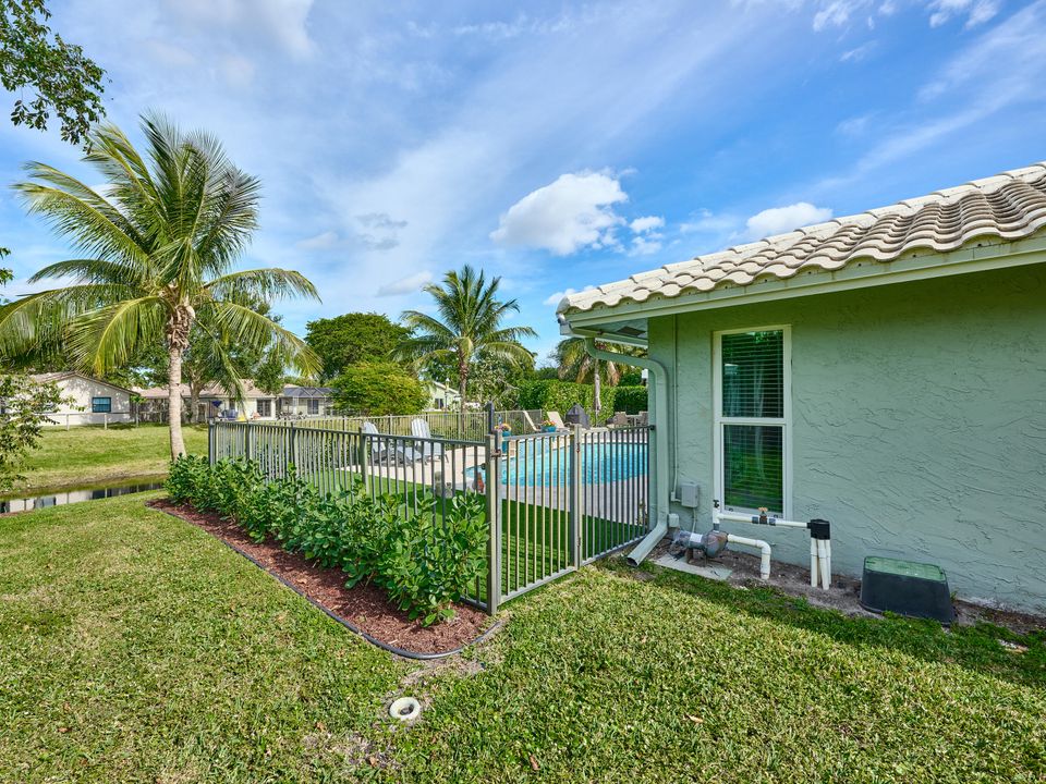 Active With Contract: $999,900 (3 beds, 2 baths, 1885 Square Feet)