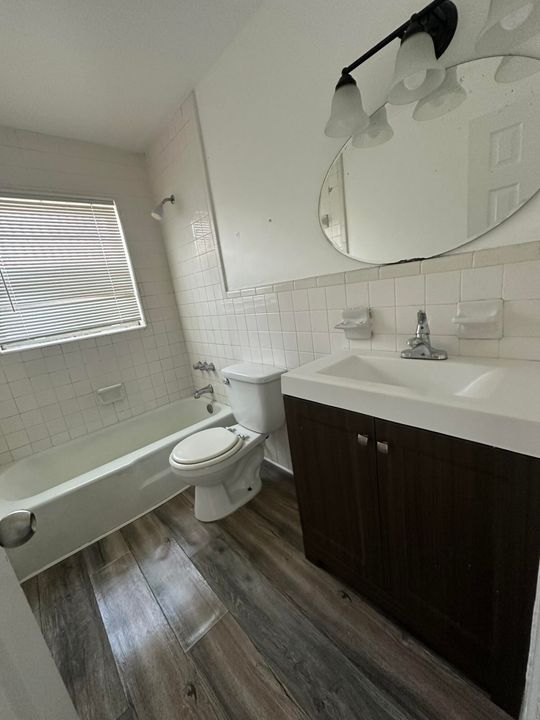 For Rent: $1,800 (1 beds, 1 baths, 777 Square Feet)