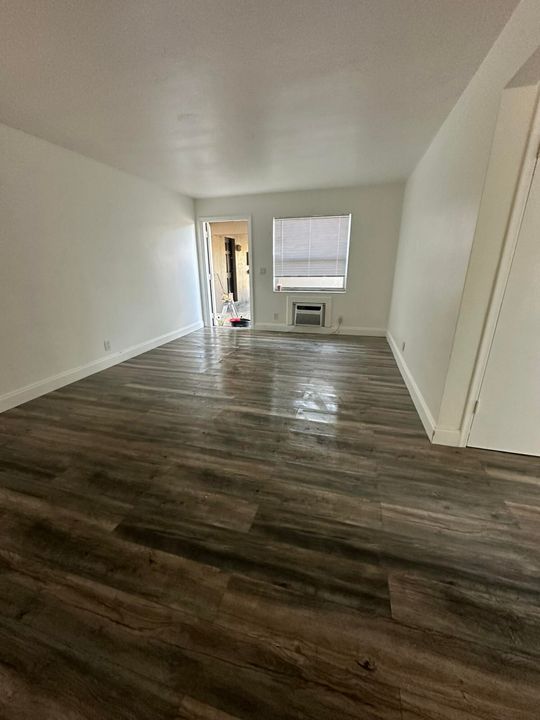 For Rent: $1,800 (1 beds, 1 baths, 777 Square Feet)