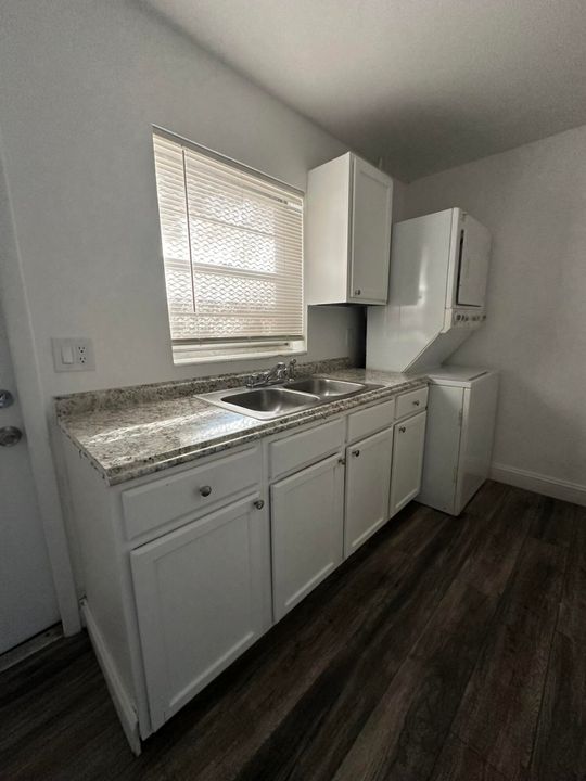 For Rent: $1,800 (1 beds, 1 baths, 777 Square Feet)