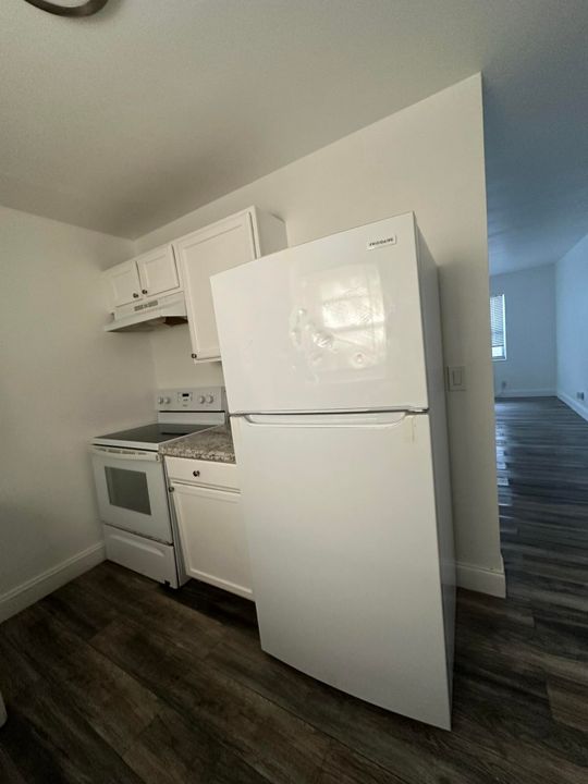 For Rent: $1,800 (1 beds, 1 baths, 777 Square Feet)