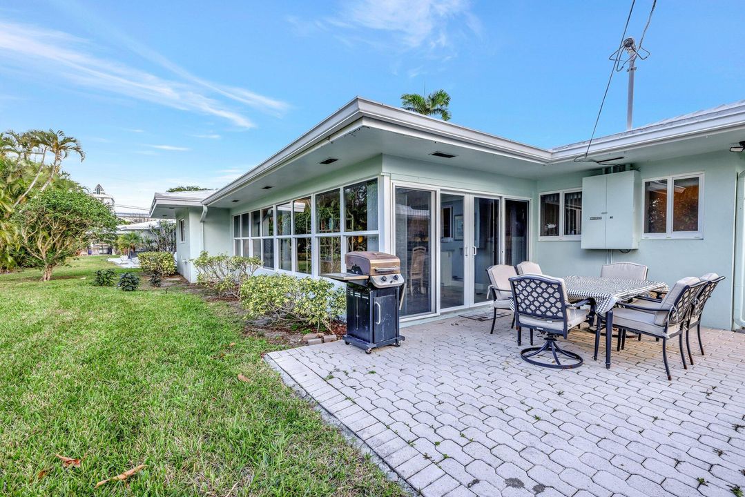 For Sale: $699,000 (2 beds, 2 baths, 1713 Square Feet)