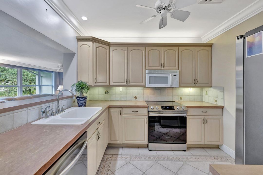 For Sale: $699,000 (2 beds, 2 baths, 1713 Square Feet)