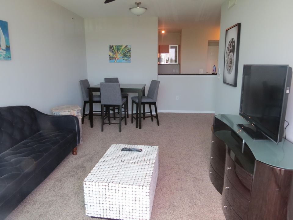 For Rent: $2,000 (1 beds, 1 baths, 691 Square Feet)