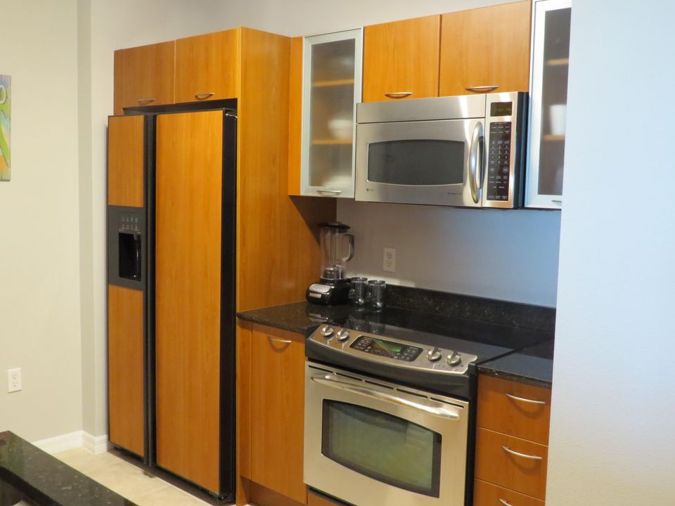 For Rent: $2,000 (1 beds, 1 baths, 691 Square Feet)