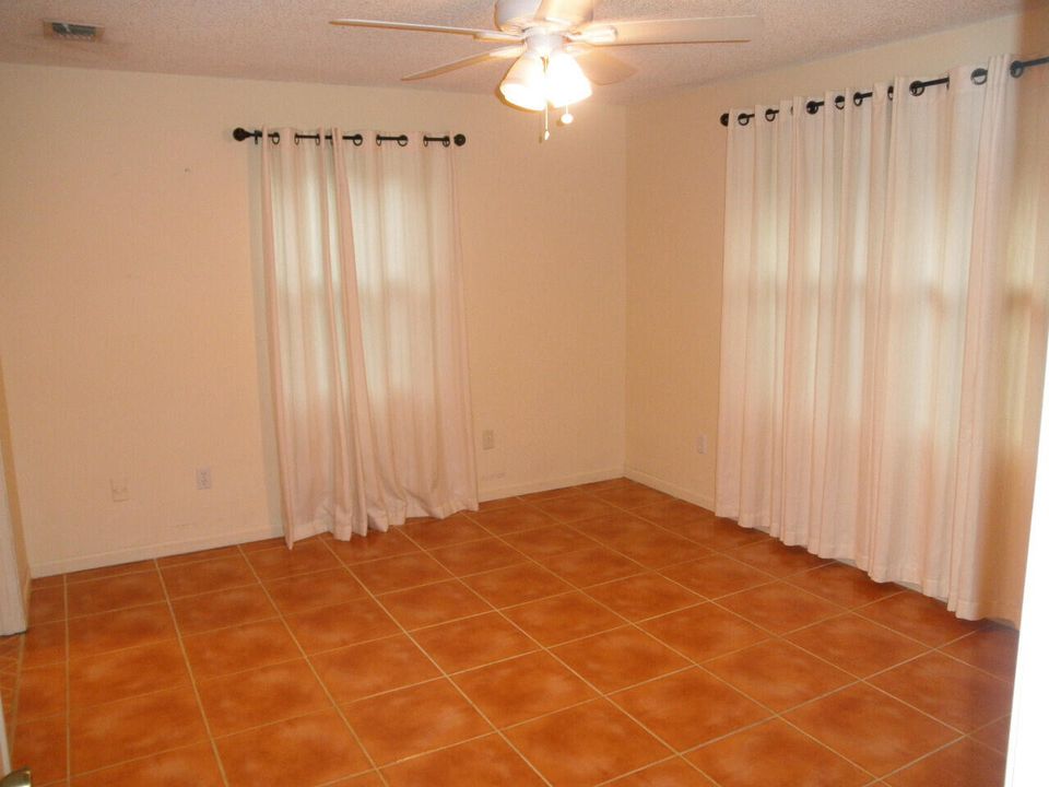 For Rent: $2,750 (3 beds, 2 baths, 1056 Square Feet)