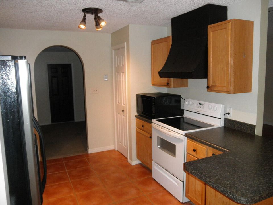 For Rent: $2,750 (3 beds, 2 baths, 1056 Square Feet)