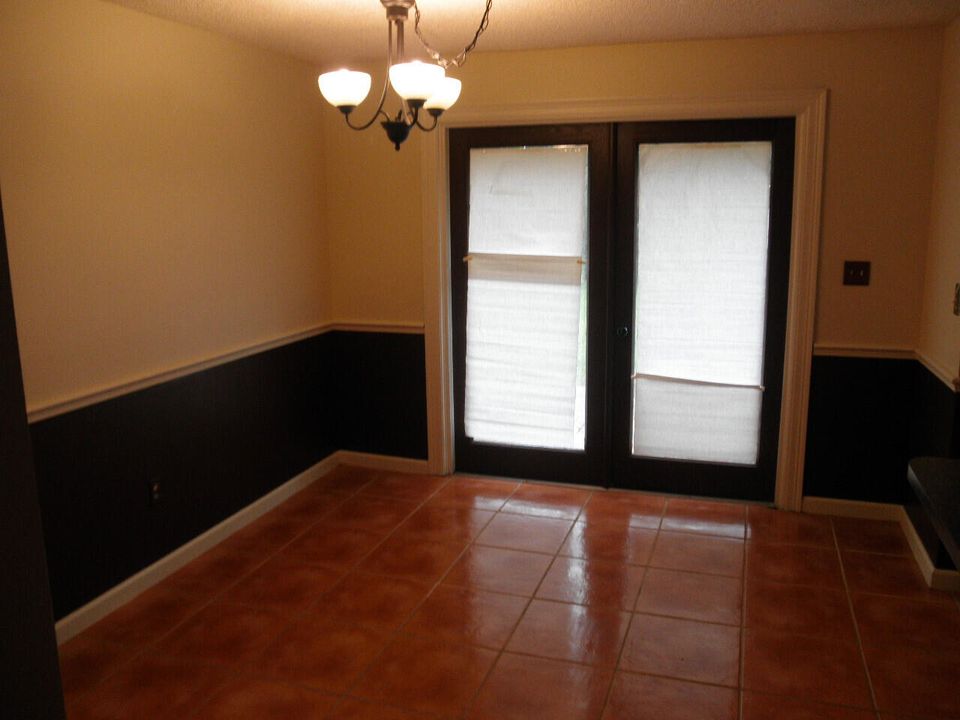 For Rent: $2,750 (3 beds, 2 baths, 1056 Square Feet)