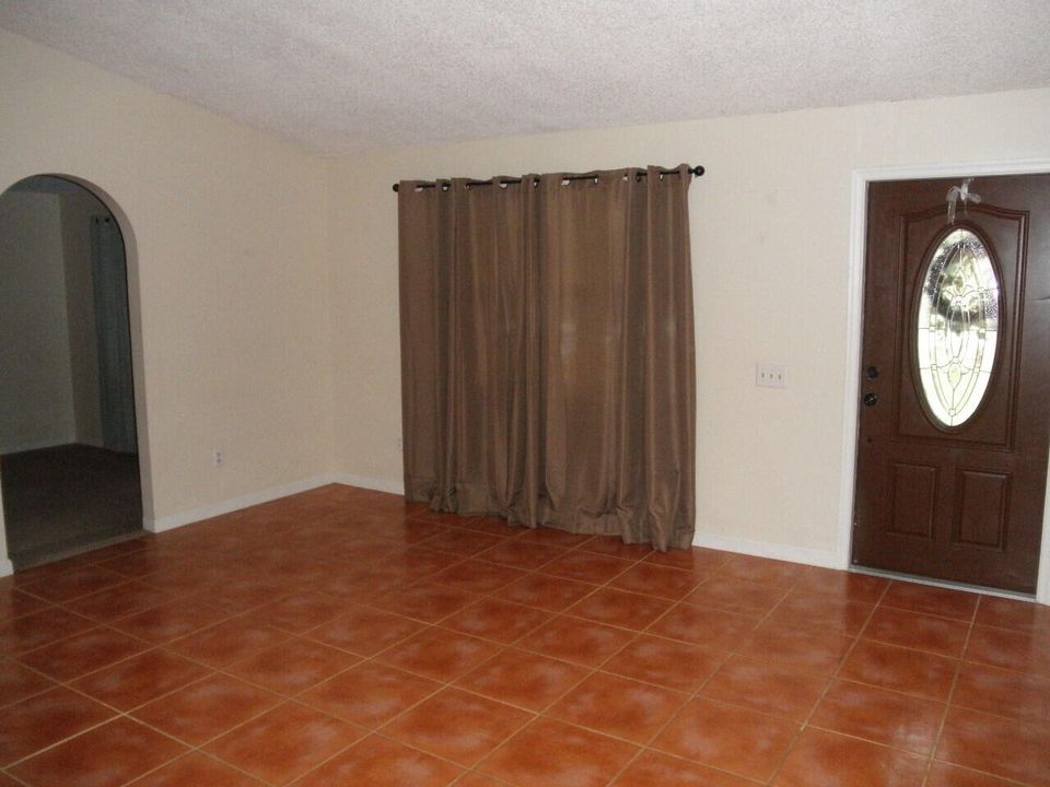 For Rent: $2,750 (3 beds, 2 baths, 1056 Square Feet)