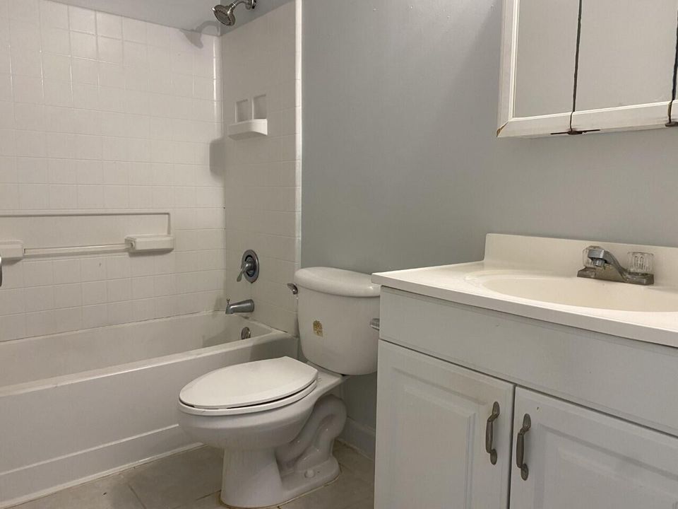 For Rent: $1,900 (2 beds, 1 baths, 756 Square Feet)