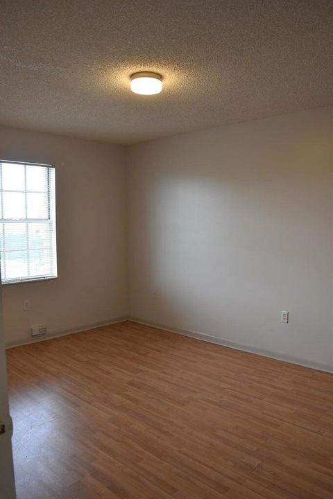 For Rent: $2,300 (2 beds, 2 baths, 768 Square Feet)